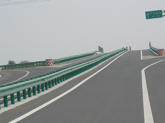 赣州高速公路护栏的材质与规格