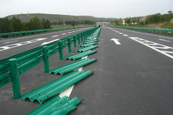 赣州波形护栏的维护与管理确保道路安全的关键步骤